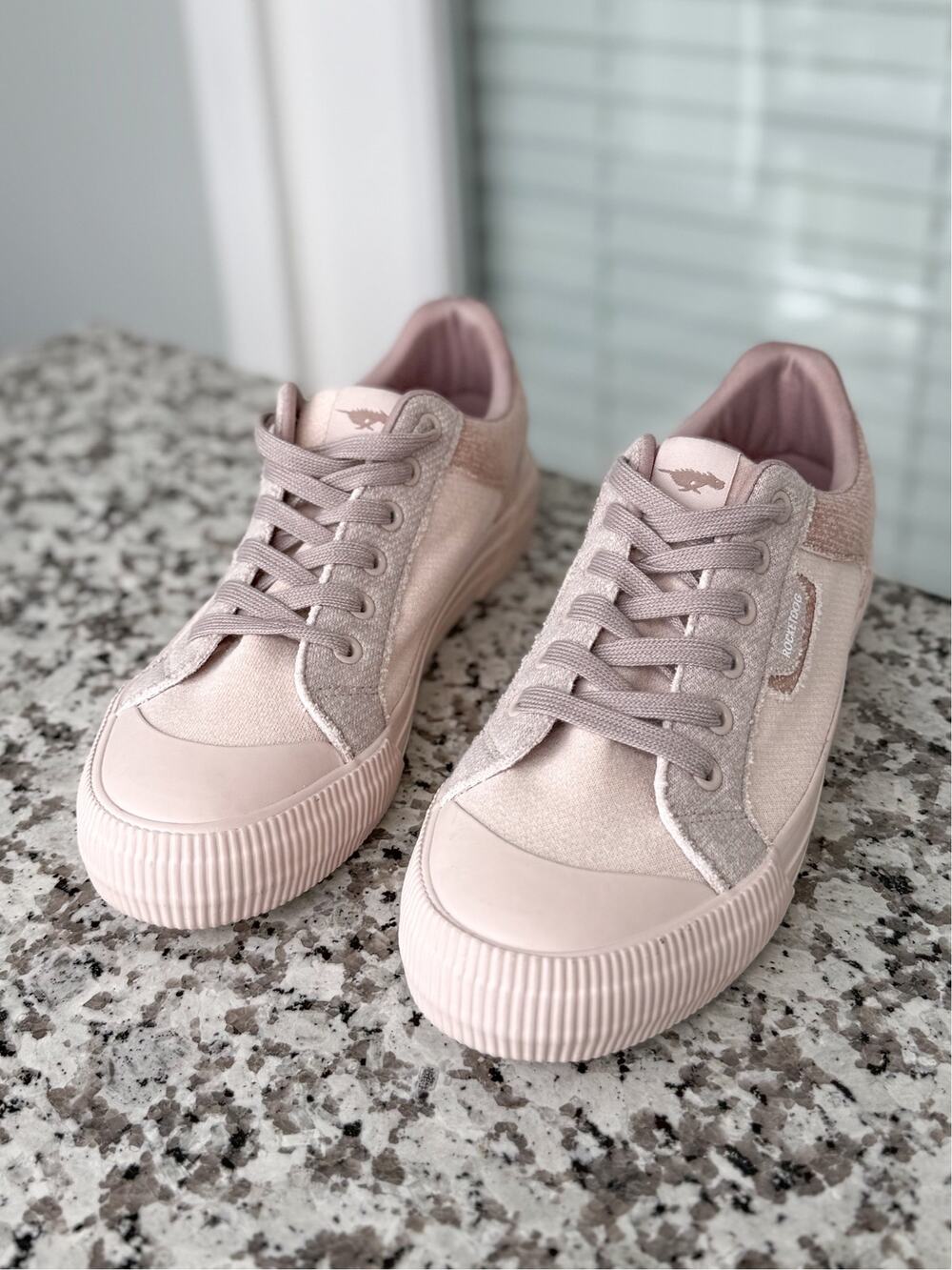 Rocket Dog Women’s Pink Blush Velvet Canvas Platform Sneakers Size 9.5 US EU 40